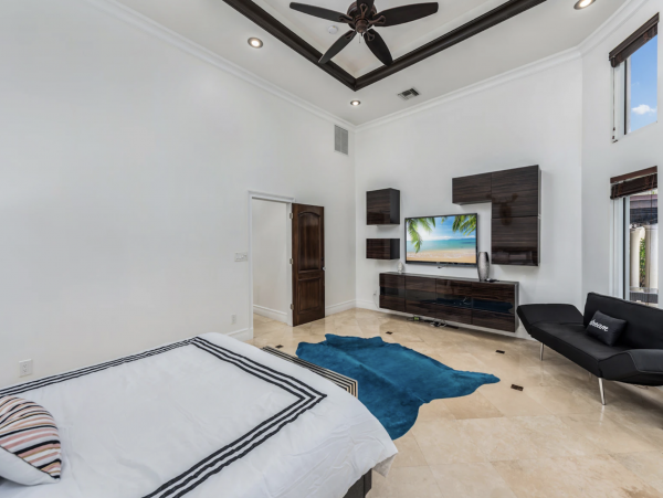Exclusive Retreat 7 Bedrooms Movie Theater, Pool, Spa, Pool Table & More!